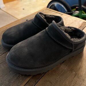 Ugg Classic Slipper size 7